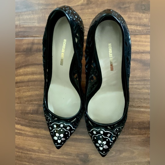 Nicholas Kirkwood Floral Lace laser cut-out black pointed pumps sz 39 - Picture 2 of 7